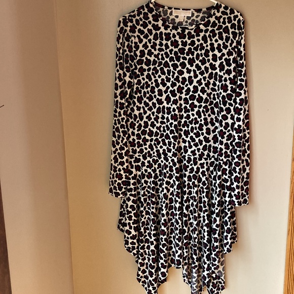 Leopard print asymmetrical dress in soft and comfortable fabric. - Picture 7 of 8